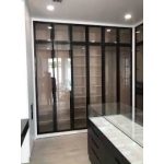 TỦ NHÔM NỘI THẤT MÀU ĐEN, KÍNH CƯỜNG LỰC 8MM XÁM KHÓI