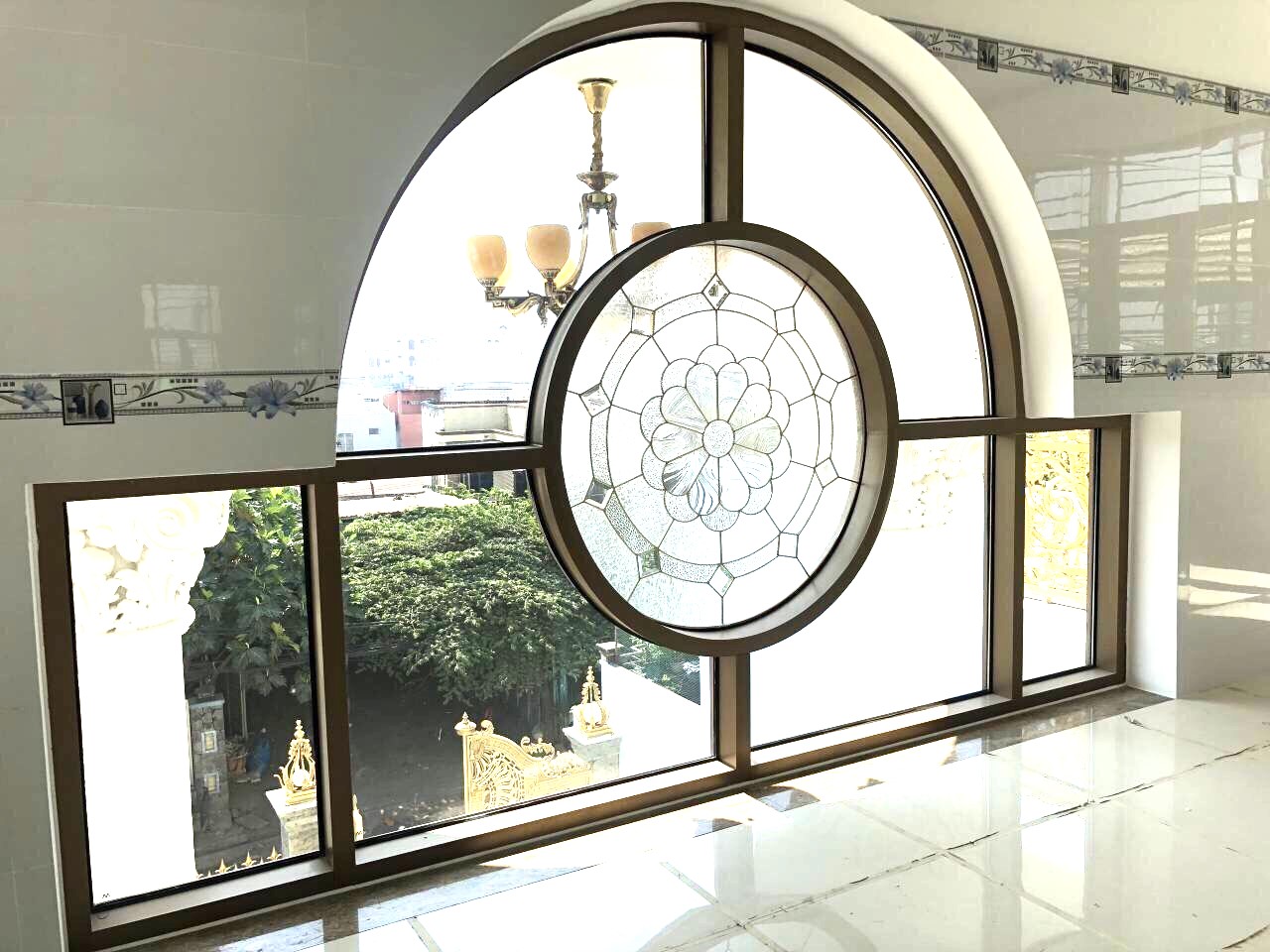 CỬA KÍNH UỐN VÒM NGHỆ THUẬT ĐA DẠNG NHÔM MAXPRO