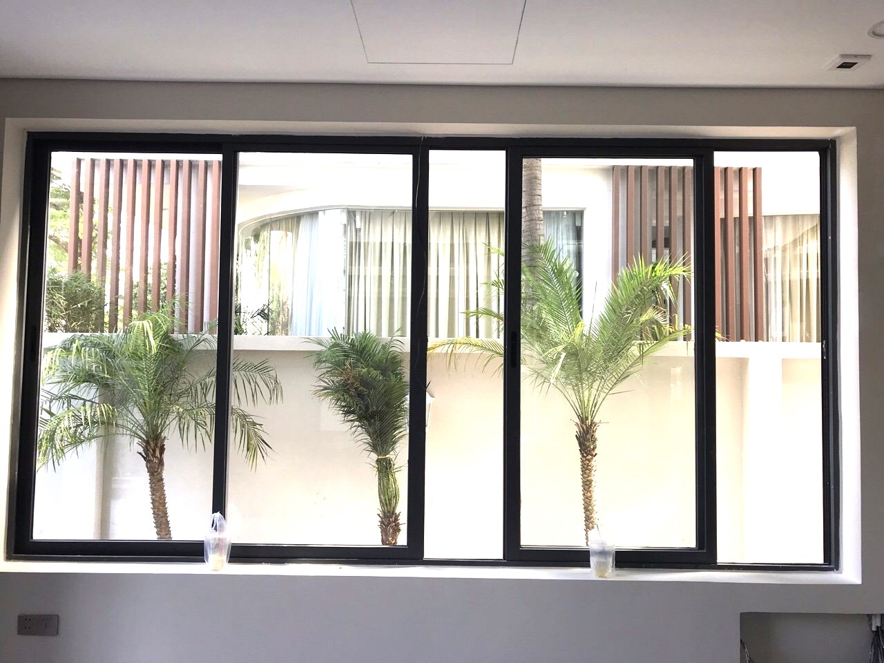 CỬA SỔ TRƯỢT 4 CÁNH NHÔM MAXPRO NHẬP KHẨU MÀU NÂU