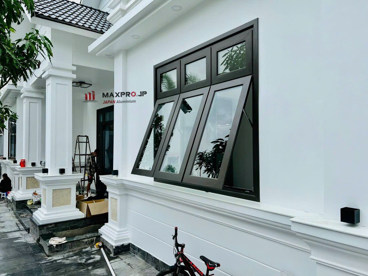 CỬA SỔ MỞ HẤT 3 CÁNH NHÔM MAXPRO CAO CẤP
